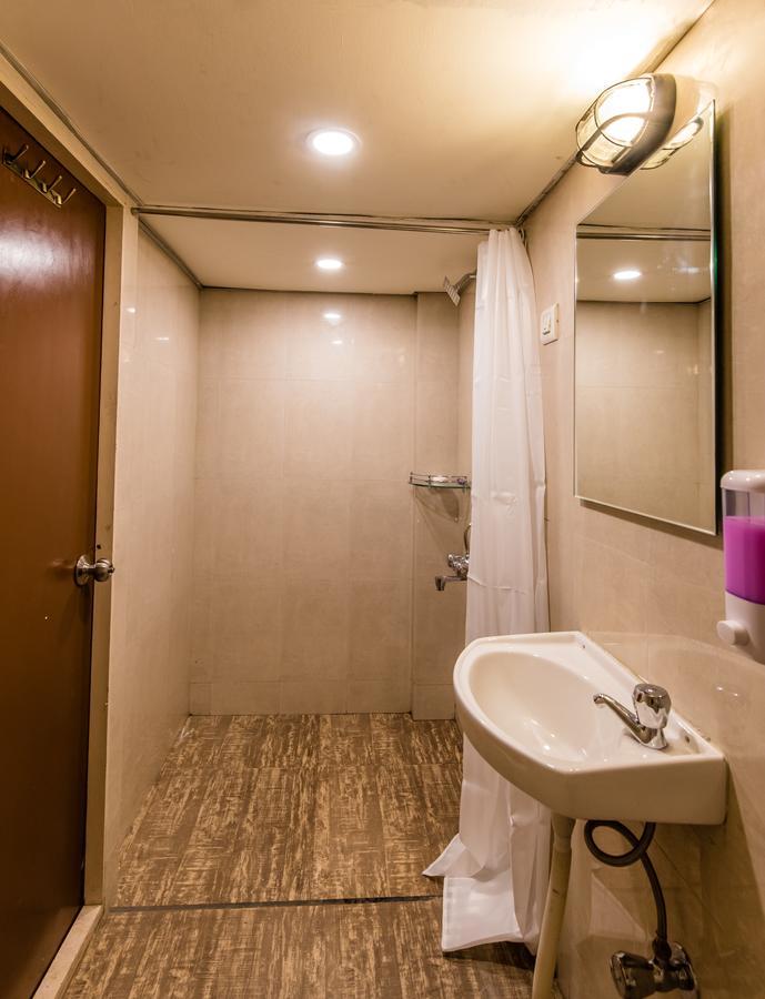 Basti - A Backpackers Hostel Mumbai  Buitenkant foto